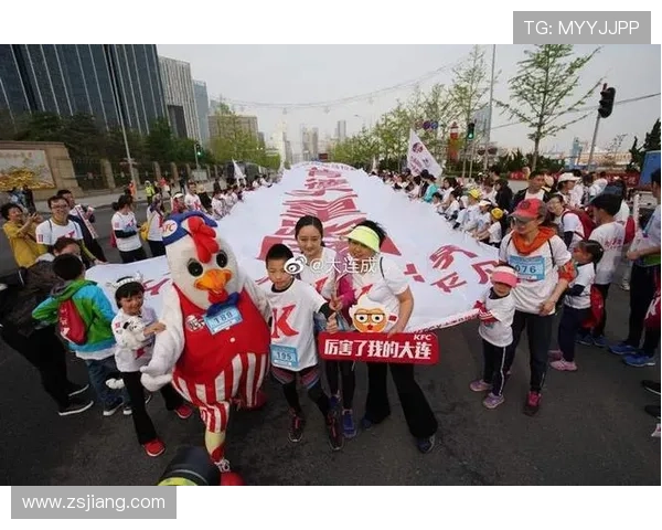 黑人足球明星与女儿的温馨时光展现亲子之爱与运动激情